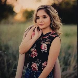 Meet your Posher, Chloe